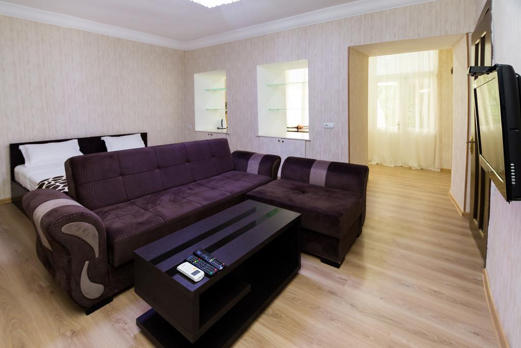 Apartment In Cozy Little Yard Tbilisi ภายนอก รูปภาพ