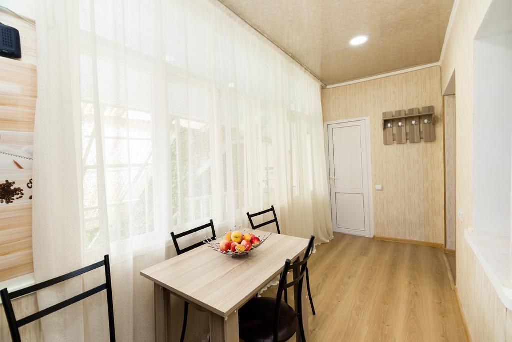 Apartment In Cozy Little Yard Tbilisi ภายนอก รูปภาพ